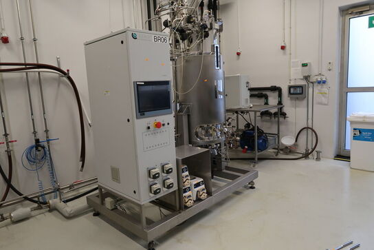 Fermentor med tank APPLIKON BIOTECHNOLOGY Bio reactor 270 L SS og styring APPLIKON TECHNOLOGY i-Control