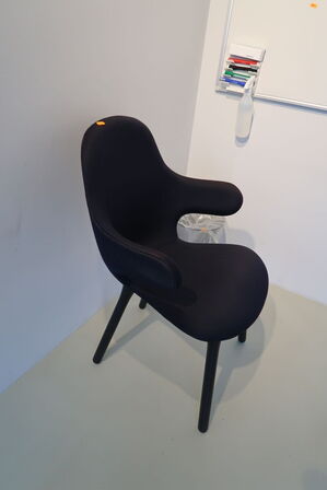 Mødestol &TRADITION Catch JH1