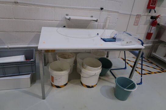 Bord, afrullerstativ, div. Spande