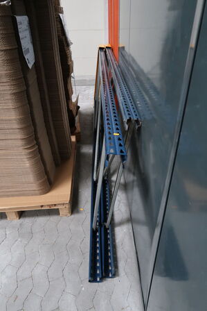 3 stk. gavle samt 14 stk. vanger til pallereoler