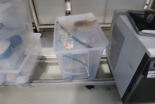 3 stk. kasser med div. Laboratorieudstyr