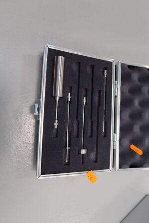 Kuffert med laboratorieudstyr