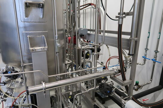 Fermentor med tank APPLIKON BIOTECHNOLOGY Bio reactor 270 L SS og styring APPLIKON TECHNOLOGY i-Control