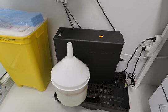 Computerskærm ASUS, computer LENOVO ThinkStation, tastatur og mus