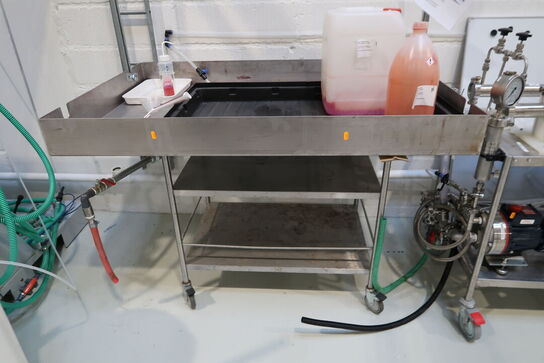 Opbevaringsvogn med spildekar m.m.