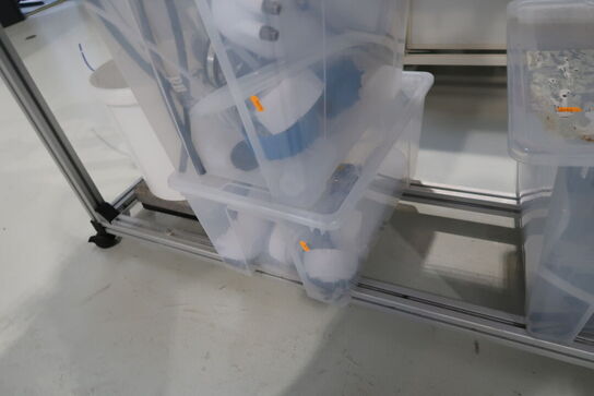 3 stk. kasser med div. Laboratorieudstyr