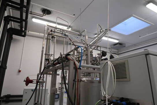 Fermentor med tank APPLIKON BIOTECHNOLOGY Bio reactor 270 L SS og styring APPLIKON TECHNOLOGY i-Control