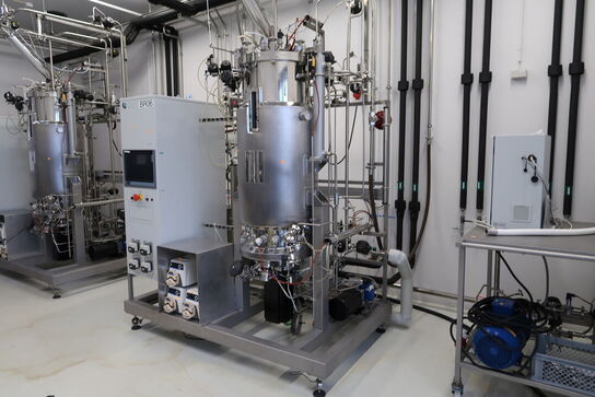 Fermentor med tank APPLIKON BIOTECHNOLOGY Bio reactor 270 L SS og styring APPLIKON TECHNOLOGY i-Control