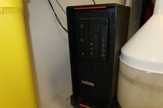 Computerskærm ASUS, computer LENOVO ThinkStation, tastatur og mus