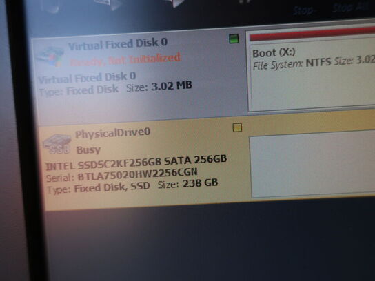 HP 22" skærm m. tastatur SynchMaster 2243 (PC medfølger ikke)