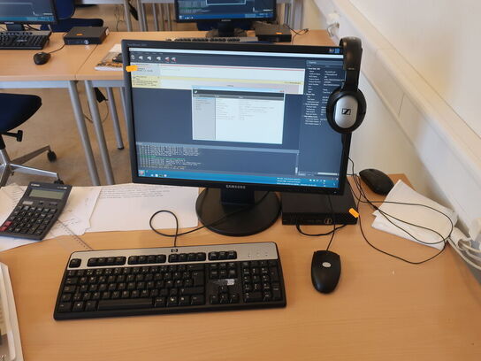 HP 22" skærm m. tastatur SynchMaster 2243 (PC medfølger ikke)