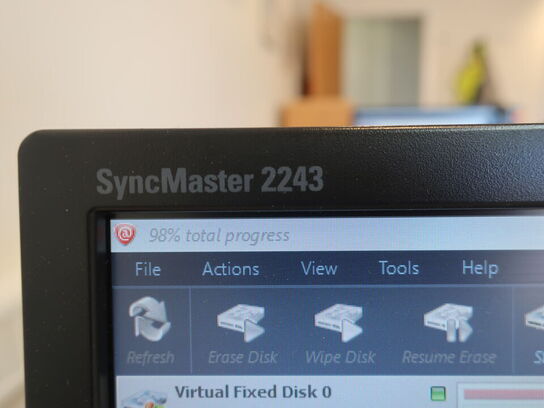 HP 22" skærm m. tastatur SynchMaster 2243 (PC medfølger ikke)