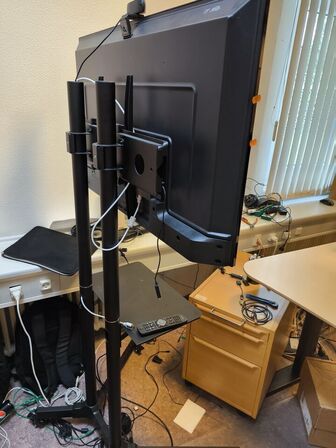 Fladskærms TV 43" PHILIPS 43PFS5505/12 på stativ