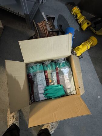 Blandet værktøj og handsker