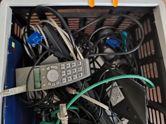 1 ks. div. telefoner m.v.