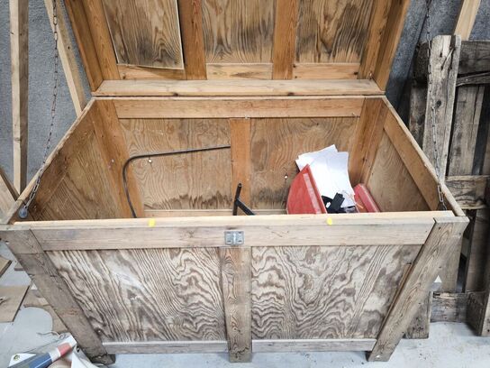 Stor trækasse m. indhold