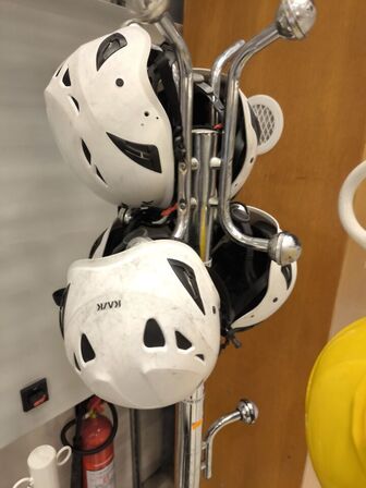 Sikkerhedshjelme med stumtjener