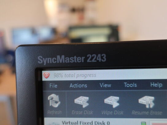 HP 22" skærm m. tastatur SynchMaster 2243 (PC medfølger ikke)