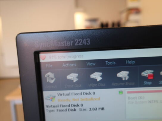 HP 22" skærm m. tastatur SynchMaster 2243 (PC medfølger ikke)