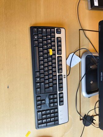 Skærm 22" m. tastatur HP L2206w (PC medfølger ikke)