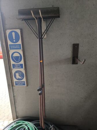 Div. Haveredskaber koste, skovle mv.  