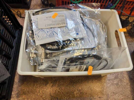 1 ks. m. låsewirere til IT udstyr