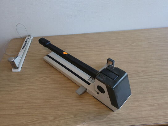 Hulapparat LEITZ 5182 & lang klipsemaskine