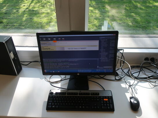 HP 23" skærm Elitedisplay E231 (PC medfølger ikke)