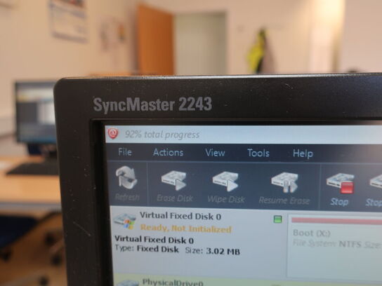 HP 22" skærm m. tastatur SynchMaster 2243 (PC medfølger ikke)