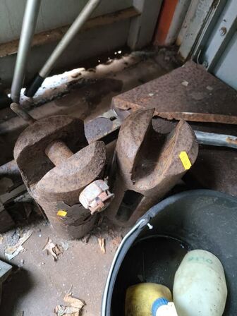 Div. Værktøj: skovl, kost mv. 