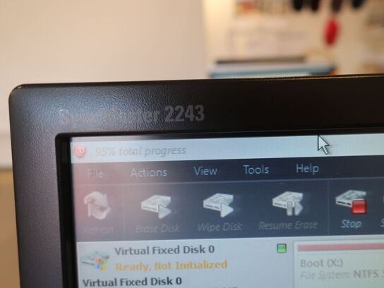 HP 22" skærm m. tastatur SynchMaster 2243 (PC medfølger ikke)