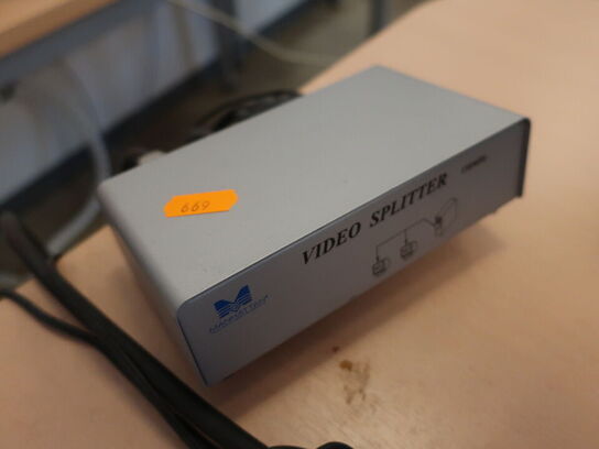 Div. IT udstyr, 22" SAMSUNG skærm, splitter m.v.