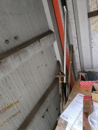 Div. Værktøj: skovl, kost mv. 