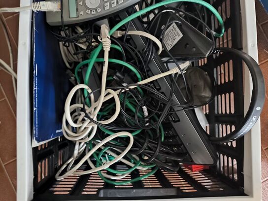 1 ks. div. telefoner m.v.