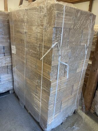 1 palle med 149,76 m2 massivt eg højkantsparket.