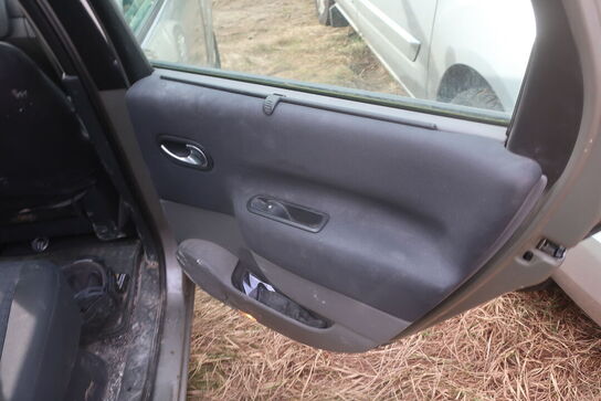 Personbil RENAULT SCENIC 2.0 16V (MOMSFRI)