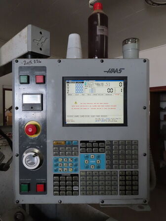 4 akset bearbejdningscenter, fabr. HAAS, type TM 2 HE årg. 2005