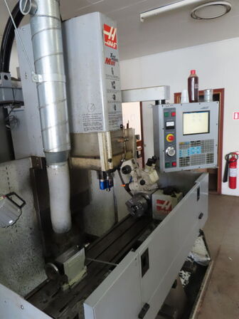 4 akset bearbejdningscenter, fabr. HAAS, type TM 2 HE årg. 2005