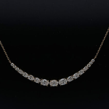 Halskæde af 14 kt. guld med brillantslebene laboratorieskabte diamanter