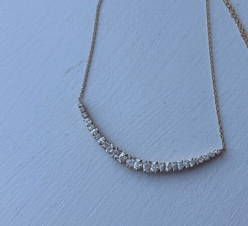 Halskæde af 14 kt. guld med brillantslebene laboratorieskabte diamanter