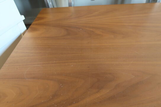 Bord/disk med to skuffer