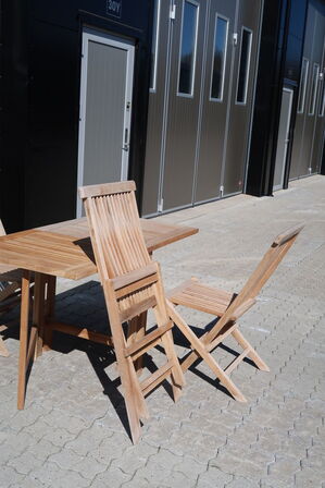 Havebord med 3 stk. klapstole TEAK
