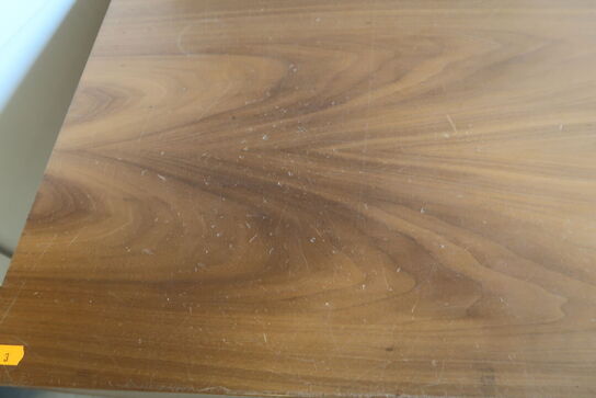 Bord/disk med to skuffer