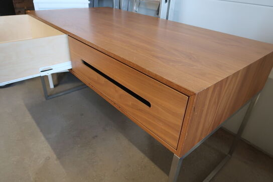 Bord/disk med to skuffer