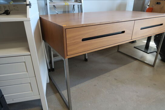 Bord/disk med to skuffer