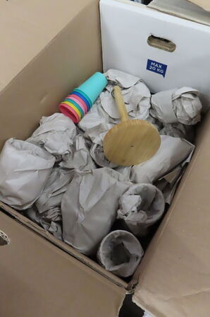 Indhold af te-køkken samt diverse brugskunst