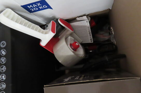 Diverse kontorartikler, lup-lampe samt makulator