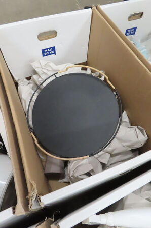 Indhold af te-køkken samt diverse brugskunst