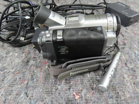 Videokamera med tilbehør - PANASONIC NV-GS70 (MOMSFRI)