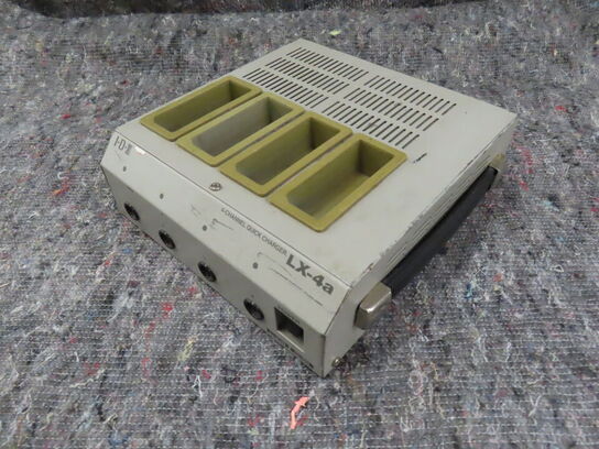 Oplader til 4 Batterier - I.D.K LX-4a (MOMSFRI)